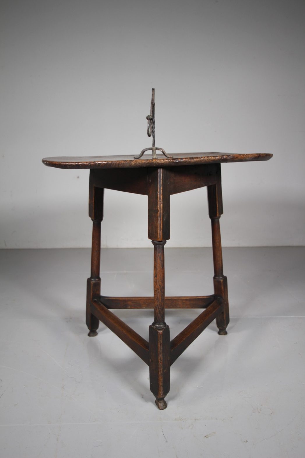 Very Rare Early 18th Century Antique Oval Cricket Table