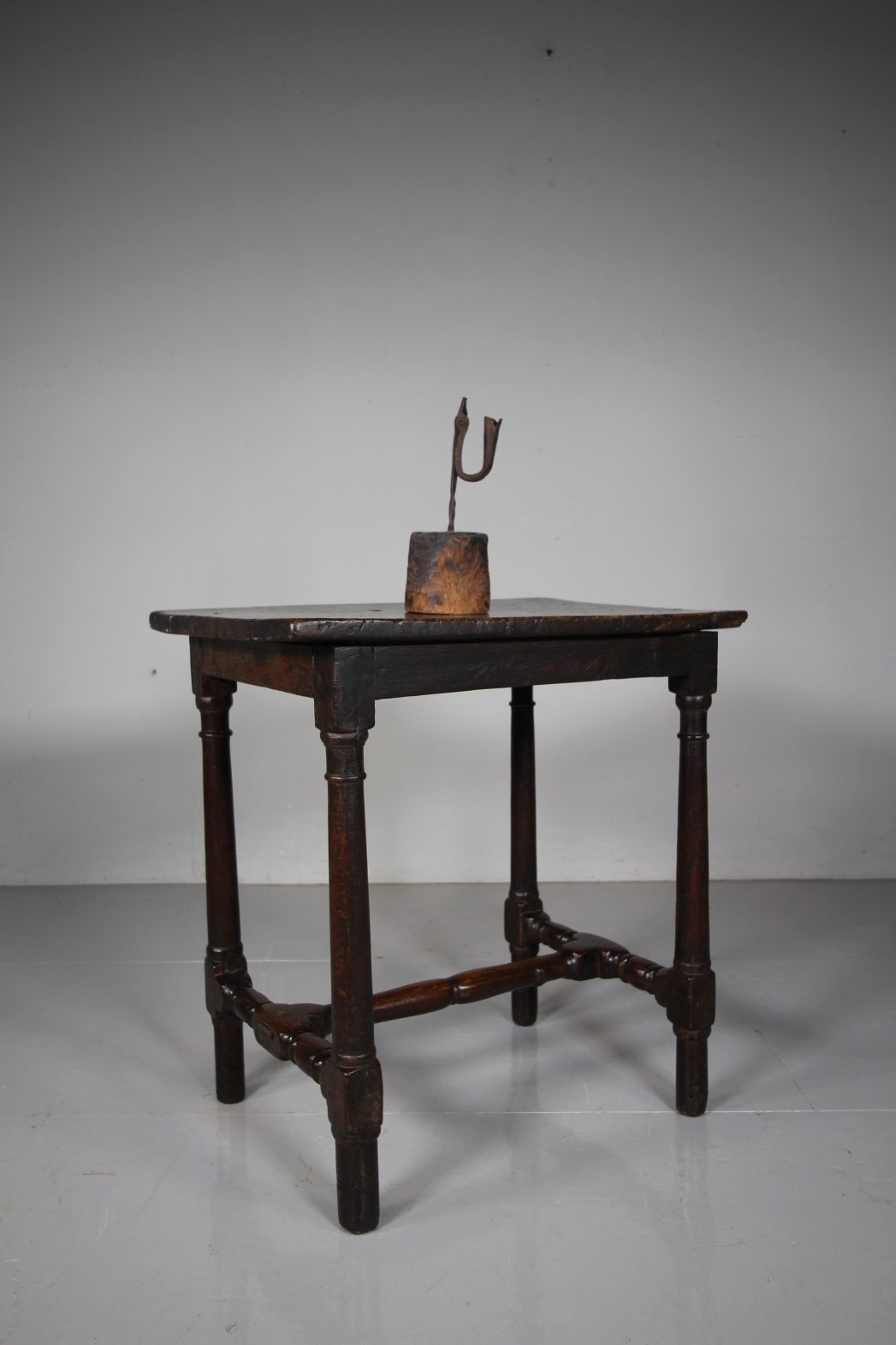 18th Century Antique Westmorland Side Table with Thick Burr Walnut Top