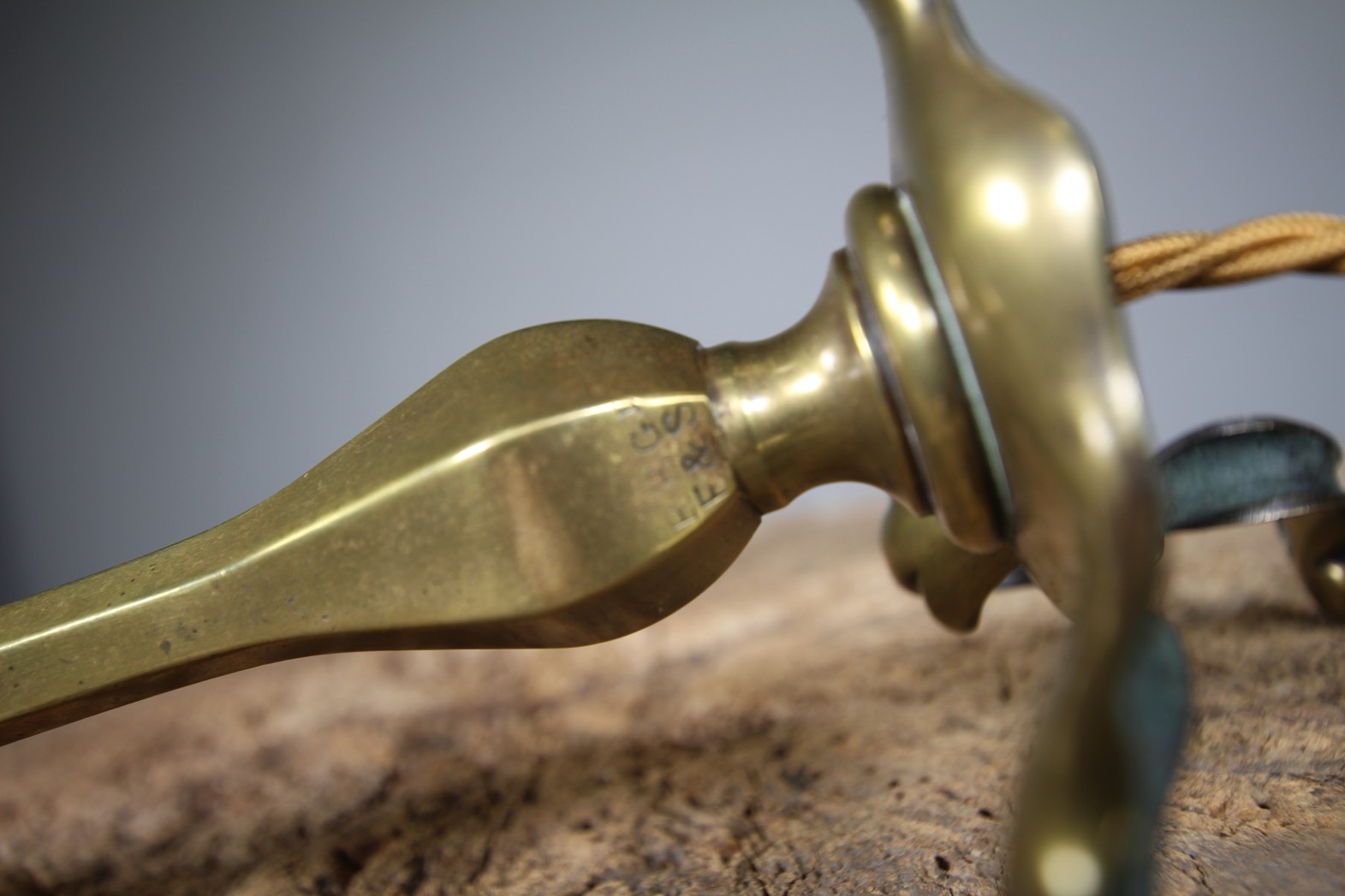 Faraday & Sons Antique Brass Pulman Table Lamp