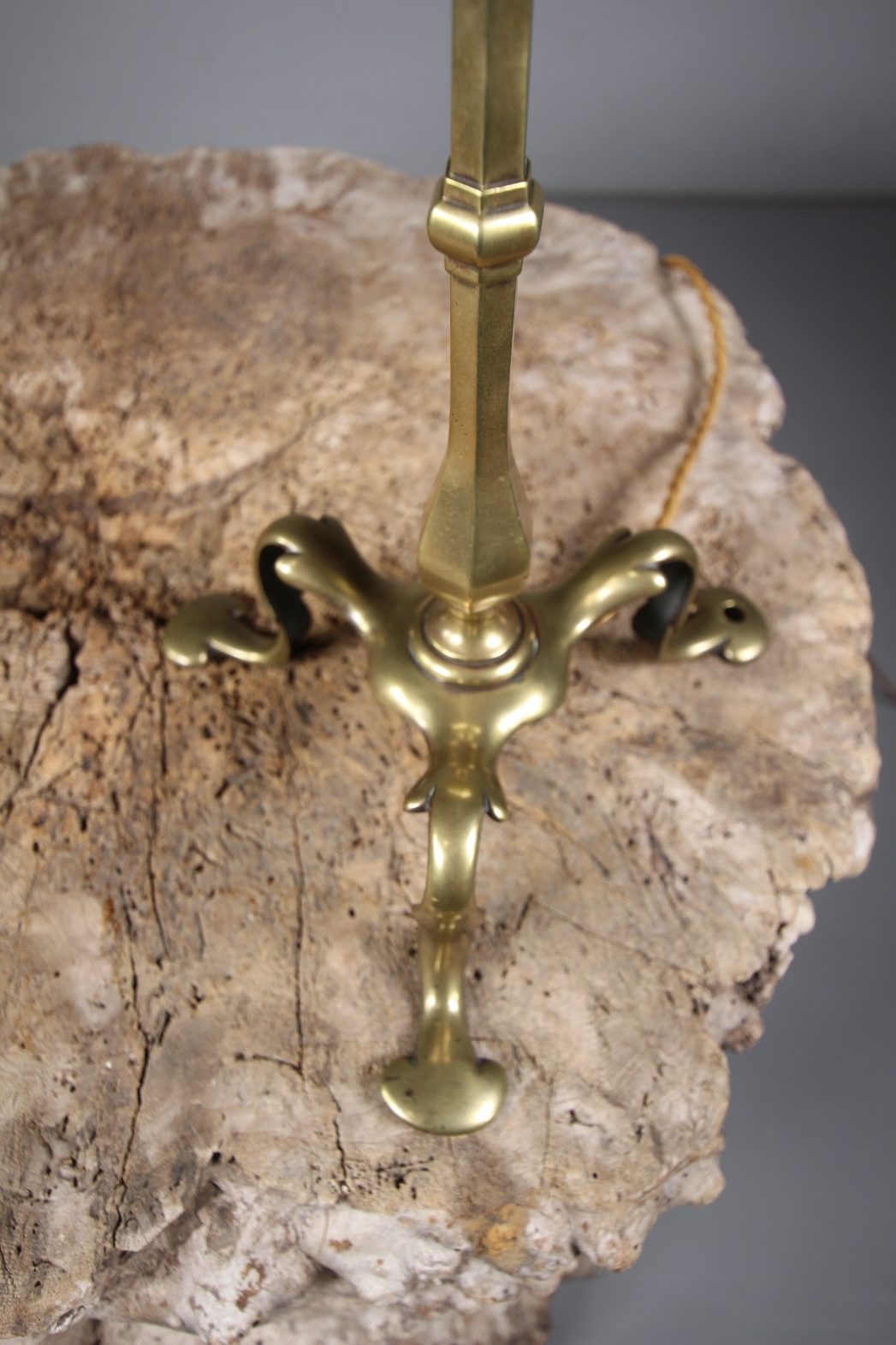 Faraday & Sons Antique Brass Pulman Table Lamp - Image 3