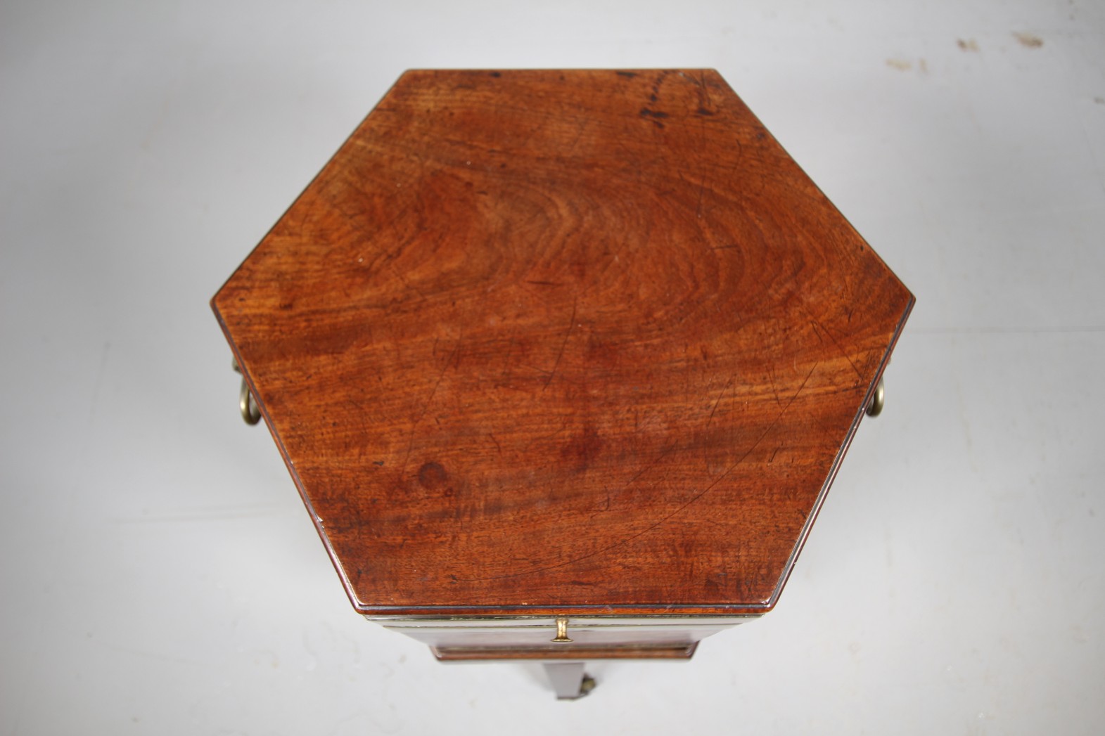 English Quality Georgian Antique Mahogany Cellarette - Image 4