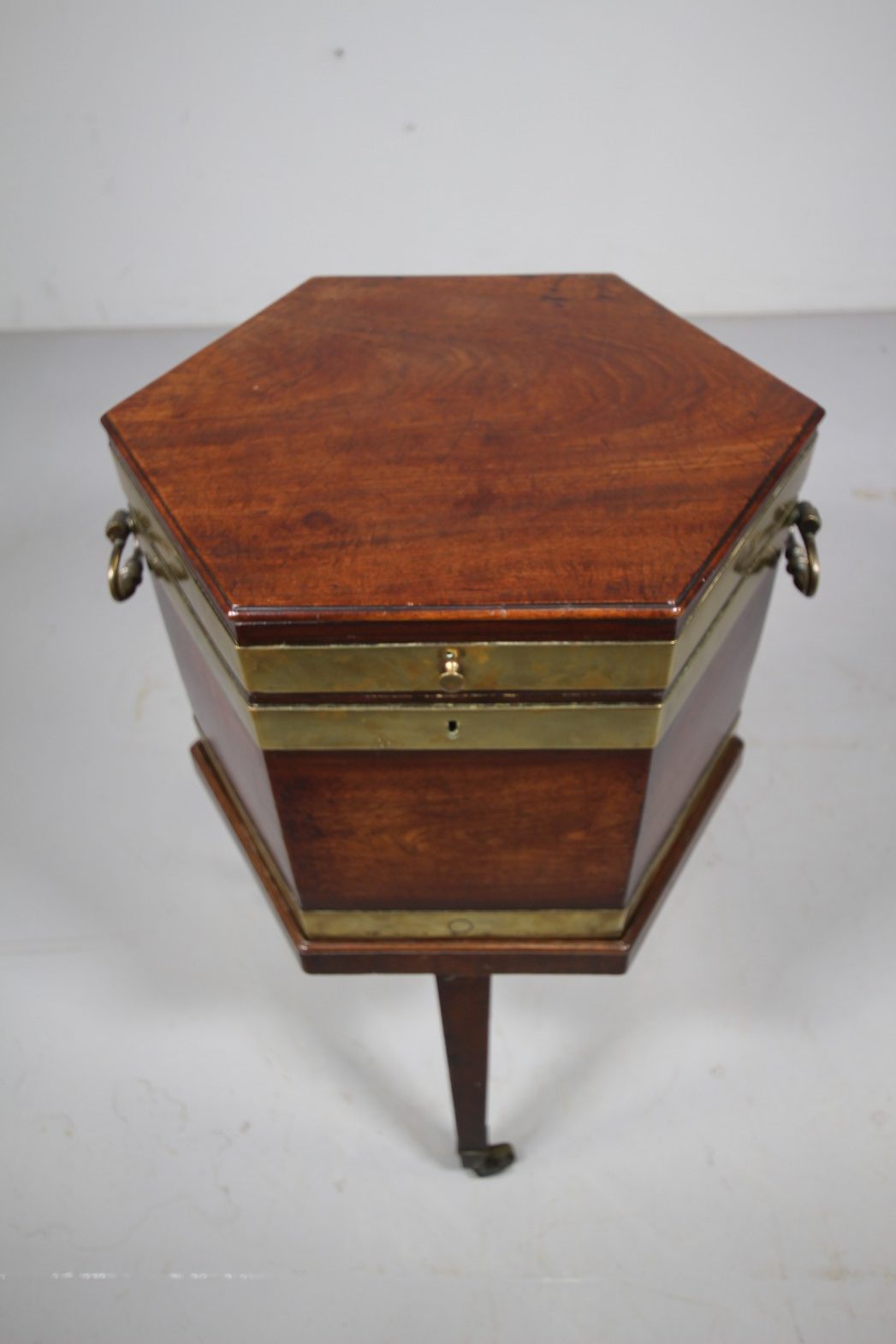 English Quality Georgian Antique Mahogany Cellarette - Image 5