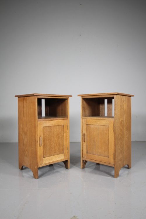 Quality English Pair of 1930’s Solid Oak Bedside Cabinets