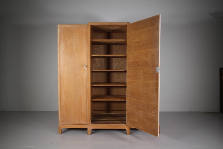 Fabulous Heals 1920's Oak Triple Wardrobe - Splits Up - Image 6