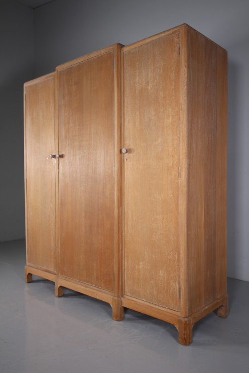 Fabulous Heals 1920’s Oak Triple Wardrobe – Splits Up
