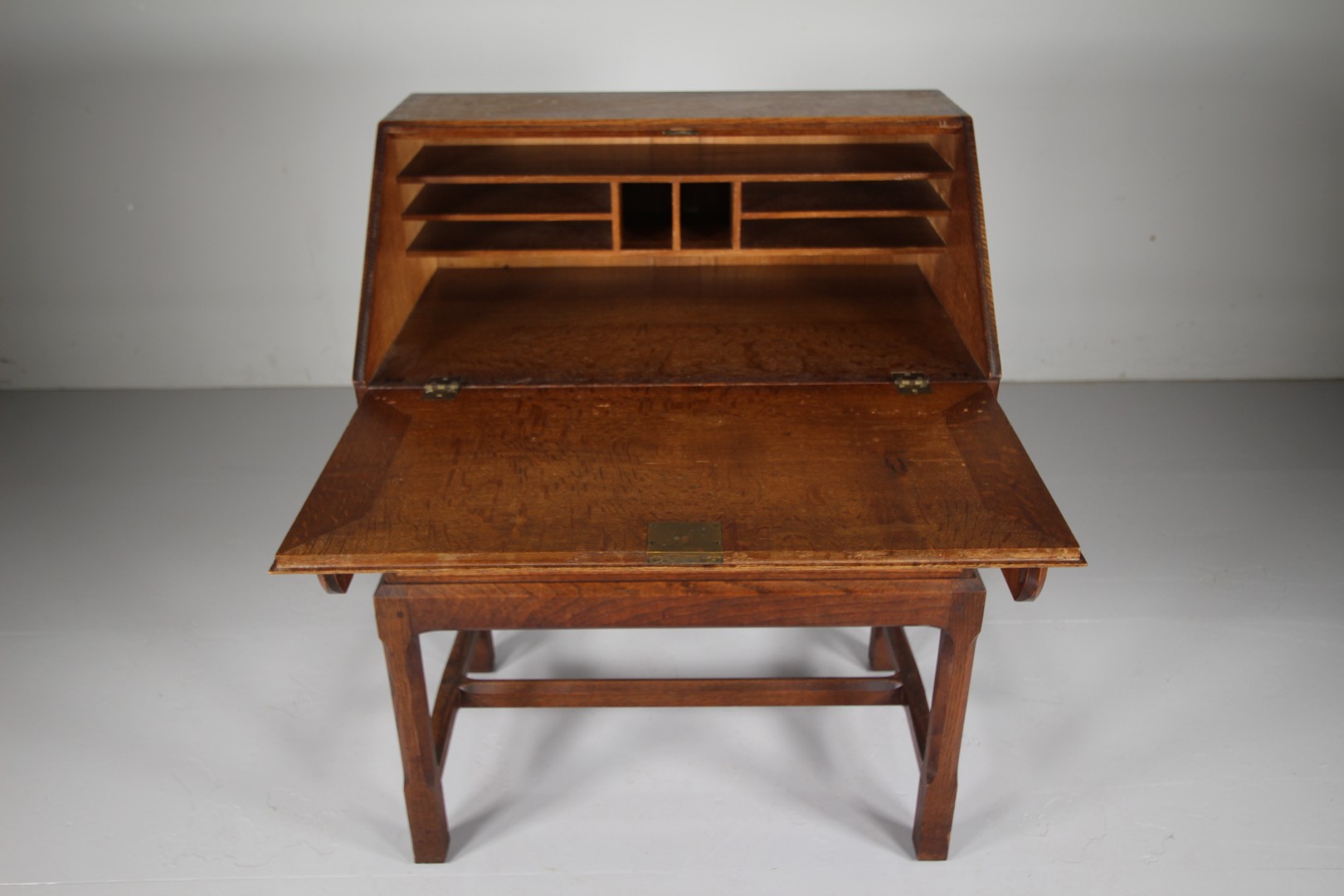 Fabulous Stanley Webb Davies 1930's Oak Writing Bureau - Image 3