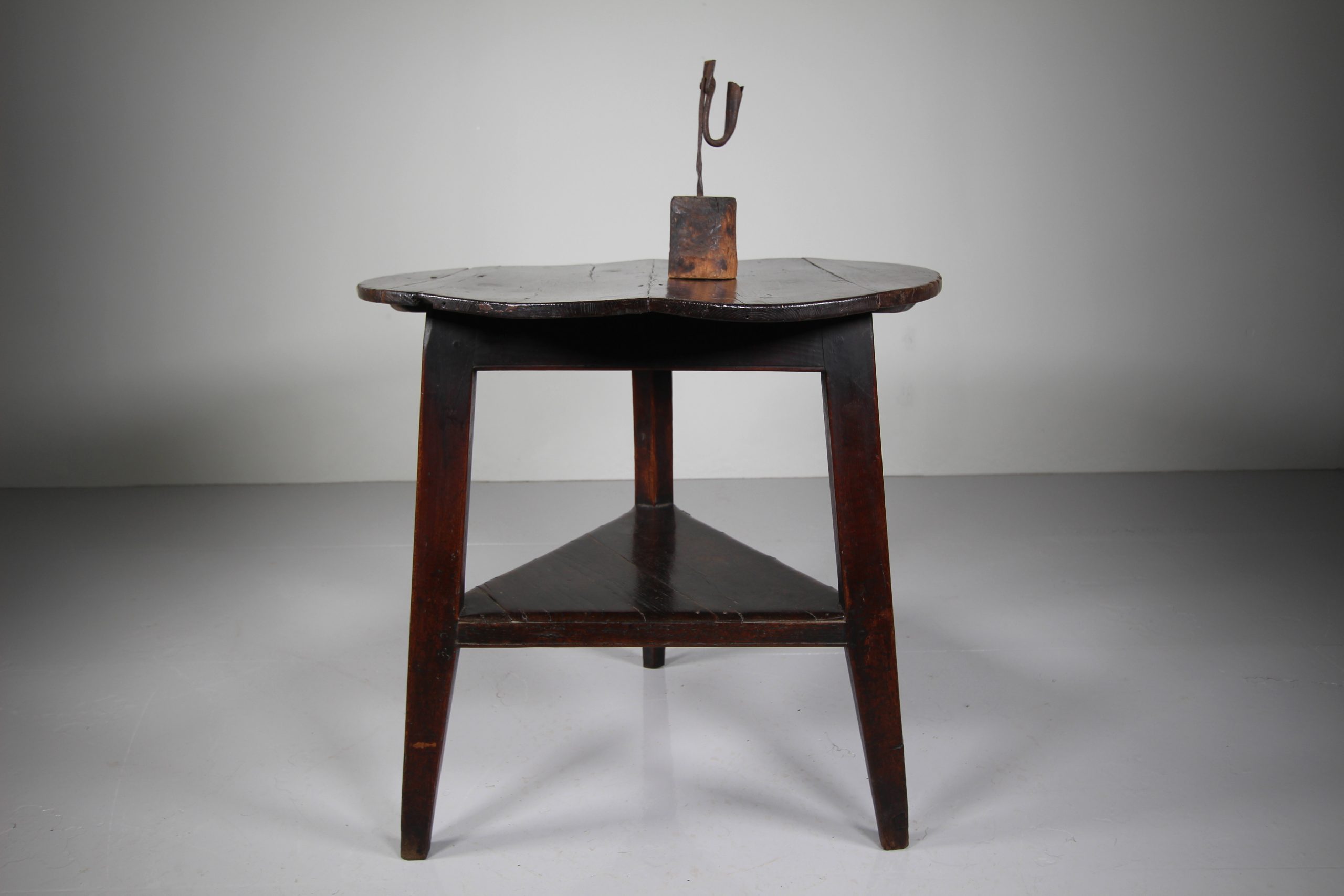English 18th Century Antique Oak Cricket Table - Image 3