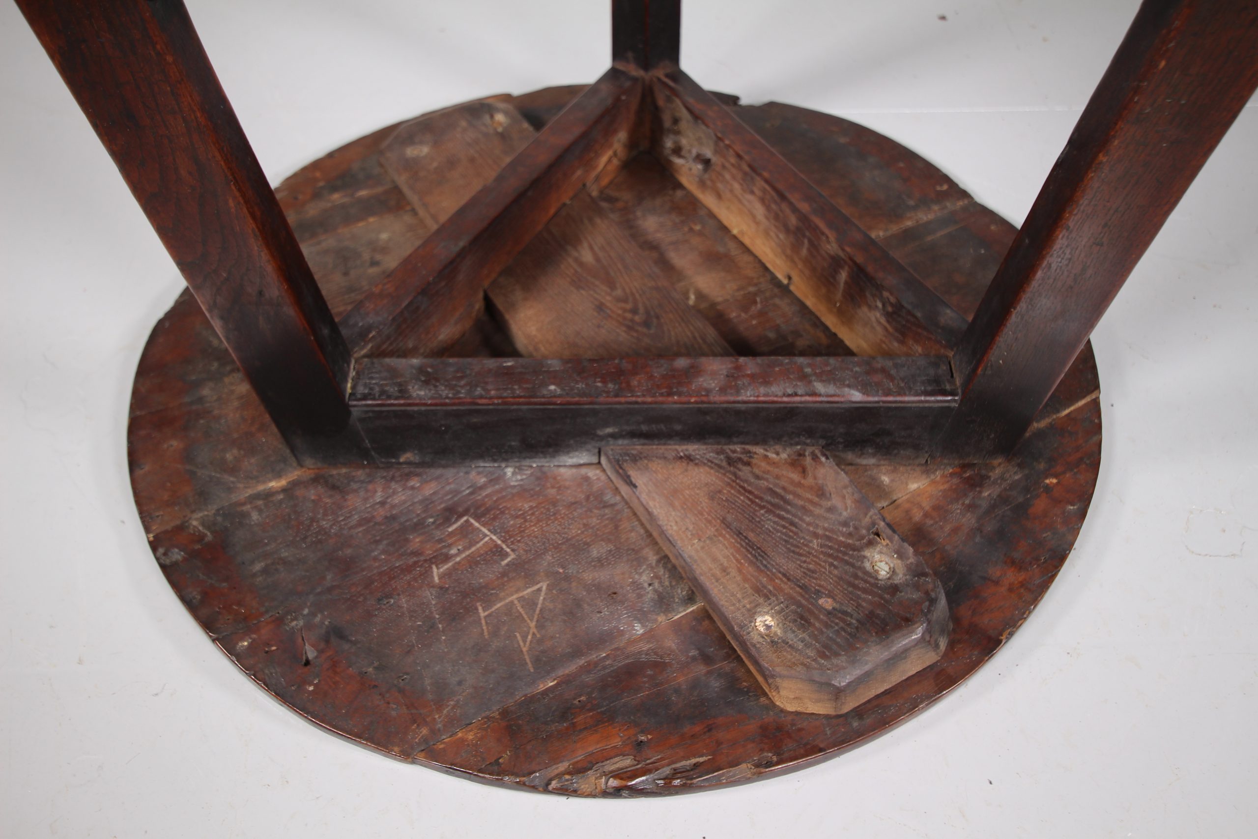 English 18th Century Antique Oak Cricket Table - Image 5